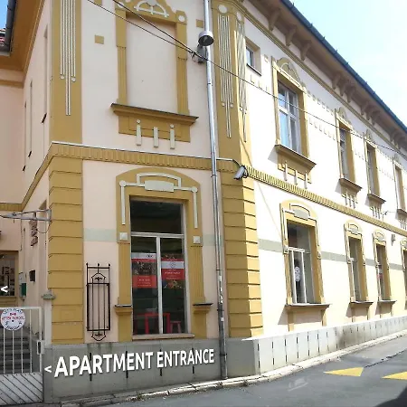 Lägenhet Central Apartment Veszprém